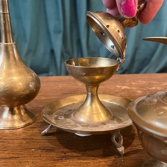 Saudi Arabian engraved brass dallah pot set - 5 pieces - Picture 6 of 12